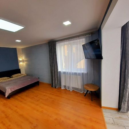 New Luxury Studio Apartment イヴァーノ＝フランキーウシク 部屋 写真