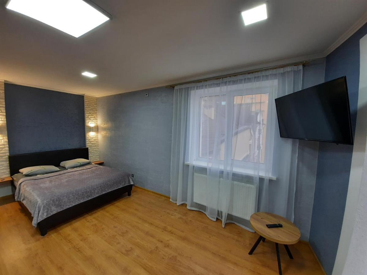 New Luxury Studio Apartment イヴァーノ＝フランキーウシク エクステリア 写真