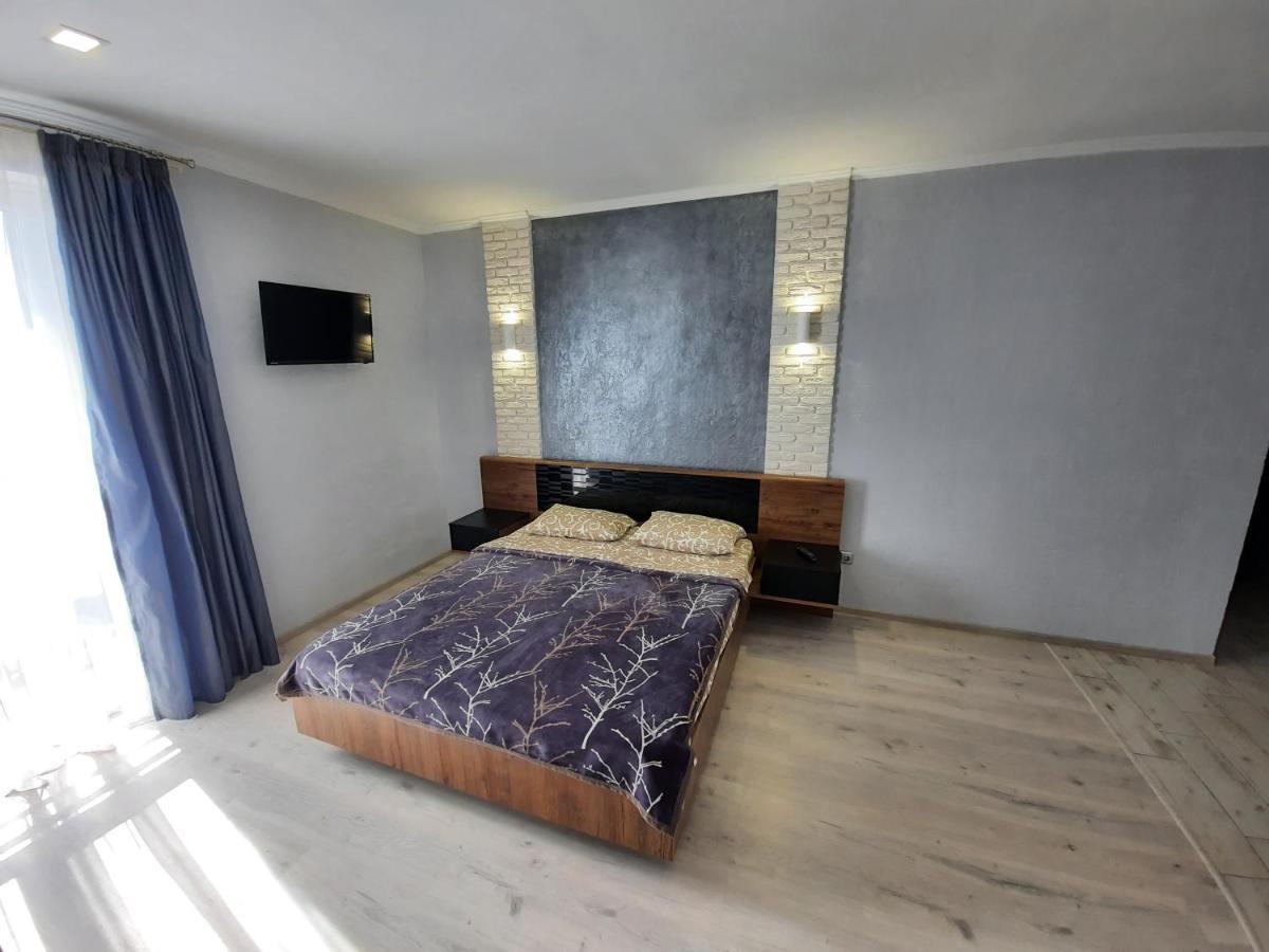 New Luxury Studio Apartment イヴァーノ＝フランキーウシク エクステリア 写真