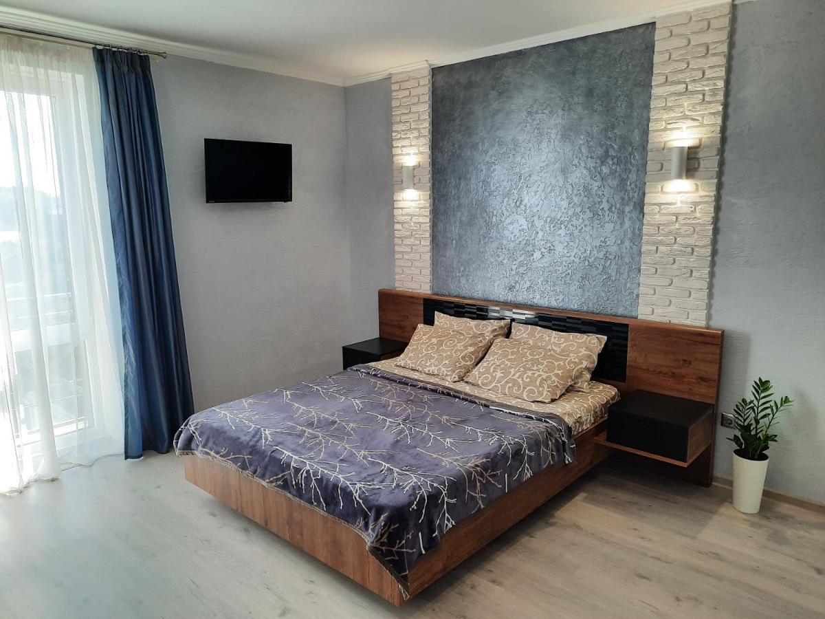 New Luxury Studio Apartment イヴァーノ＝フランキーウシク エクステリア 写真
