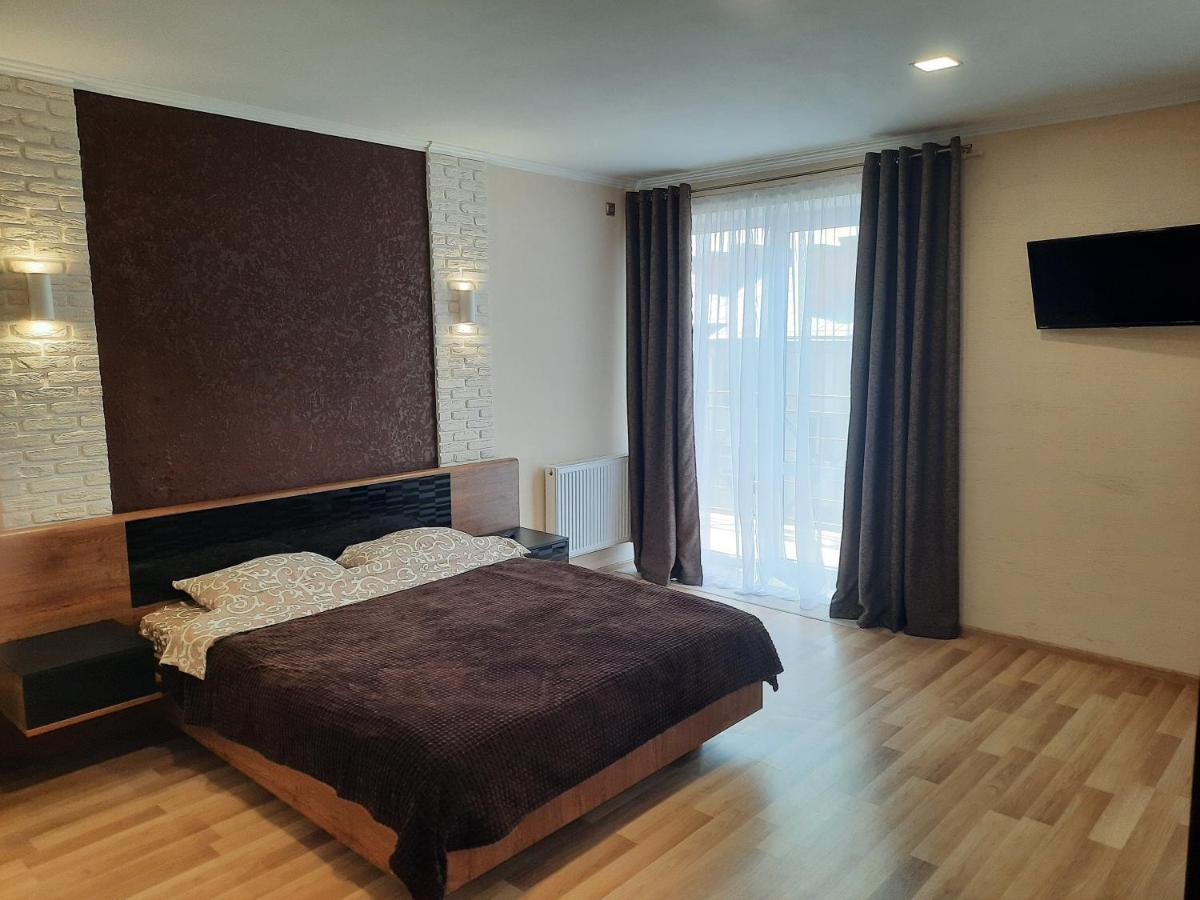 New Luxury Studio Apartment イヴァーノ＝フランキーウシク エクステリア 写真